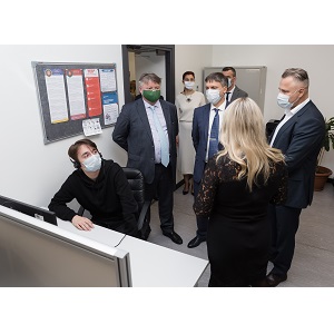 Эдуард Батанов посетил Контактный центр Триколора